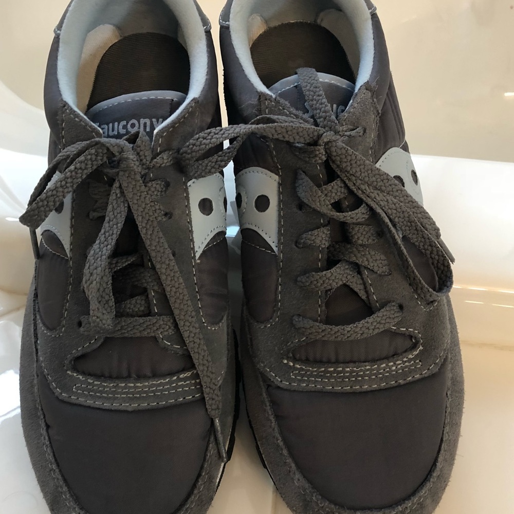 Women’s athleisure sneakers
